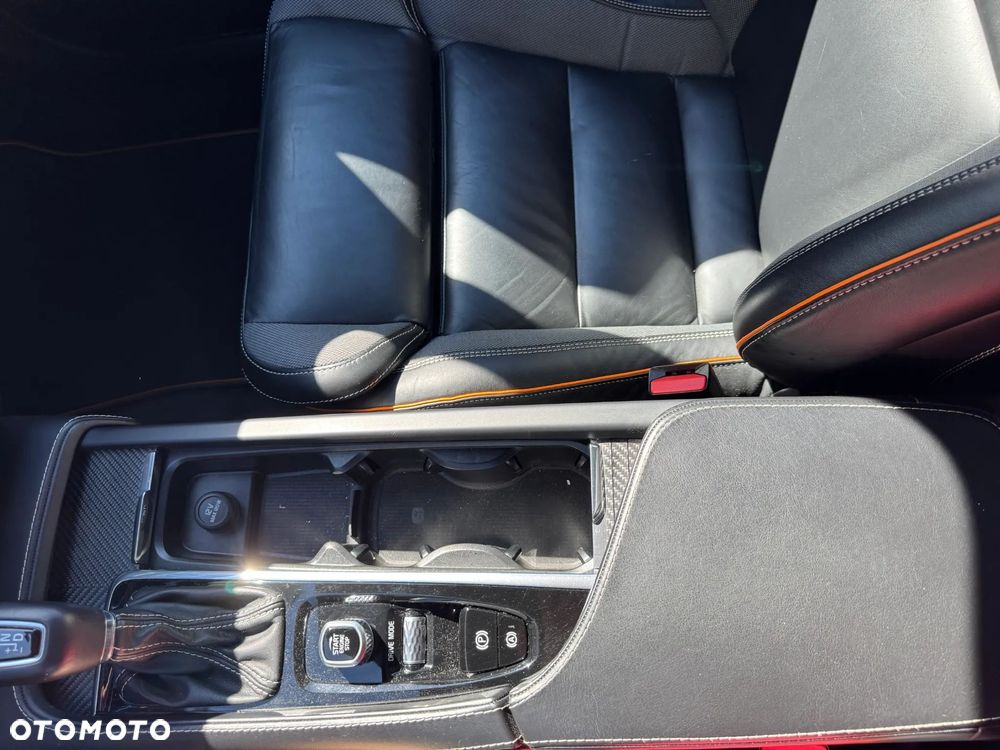 Volvo V90 Cross Country - 16