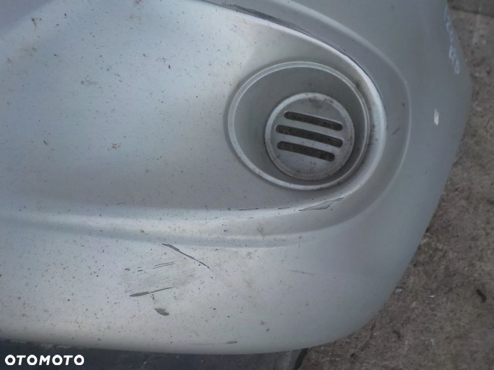 HYUNDAI I20 I ZDERZAK PRZÓD RYS - 6