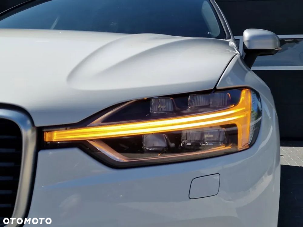 Volvo XC 60 D4 R-Design - 10