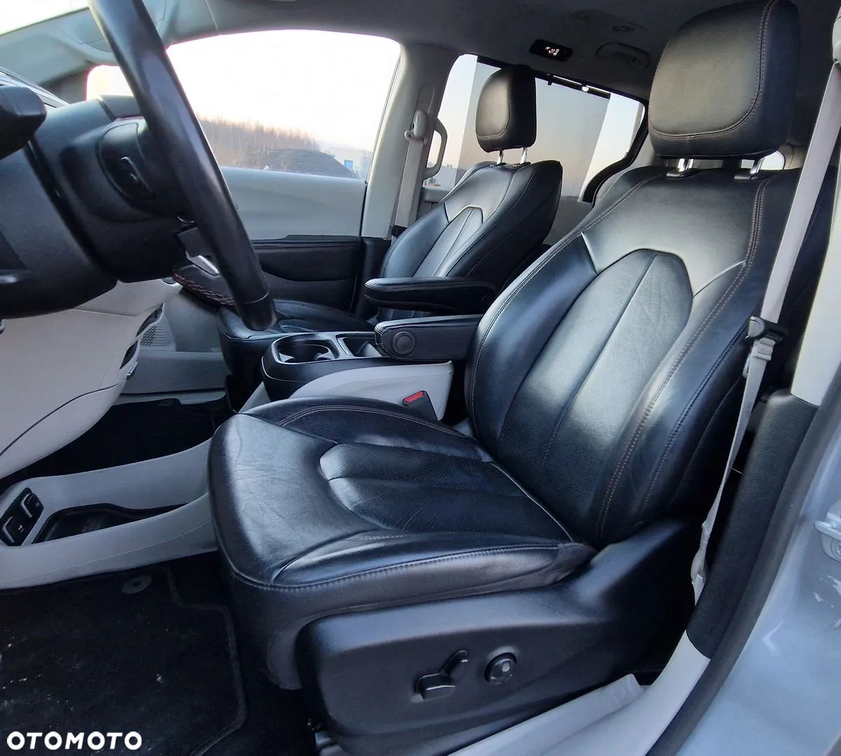 Chrysler Pacifica - 8