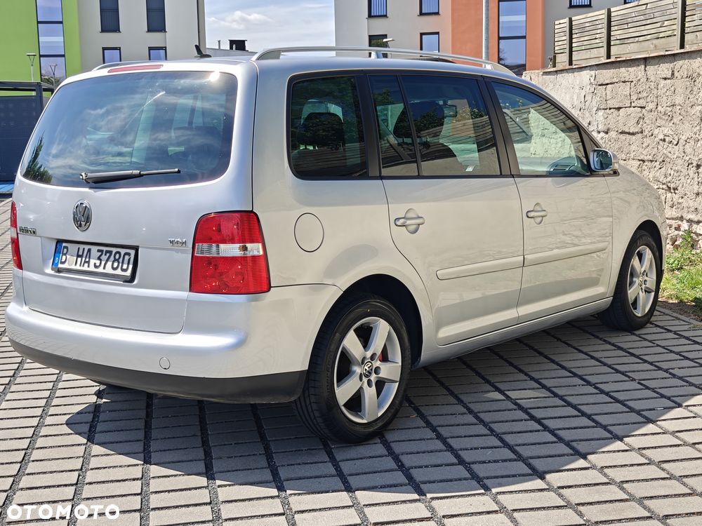 Volkswagen Touran - 24