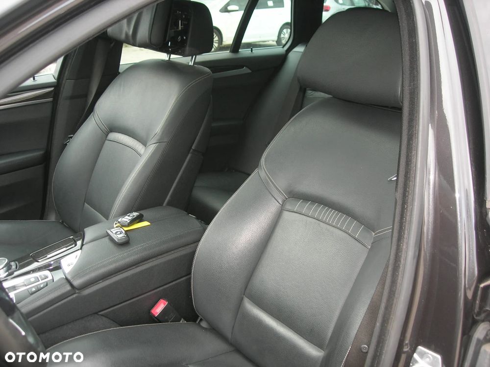 BMW Seria 5 530d xDrive Sport-Aut Luxury Line - 17