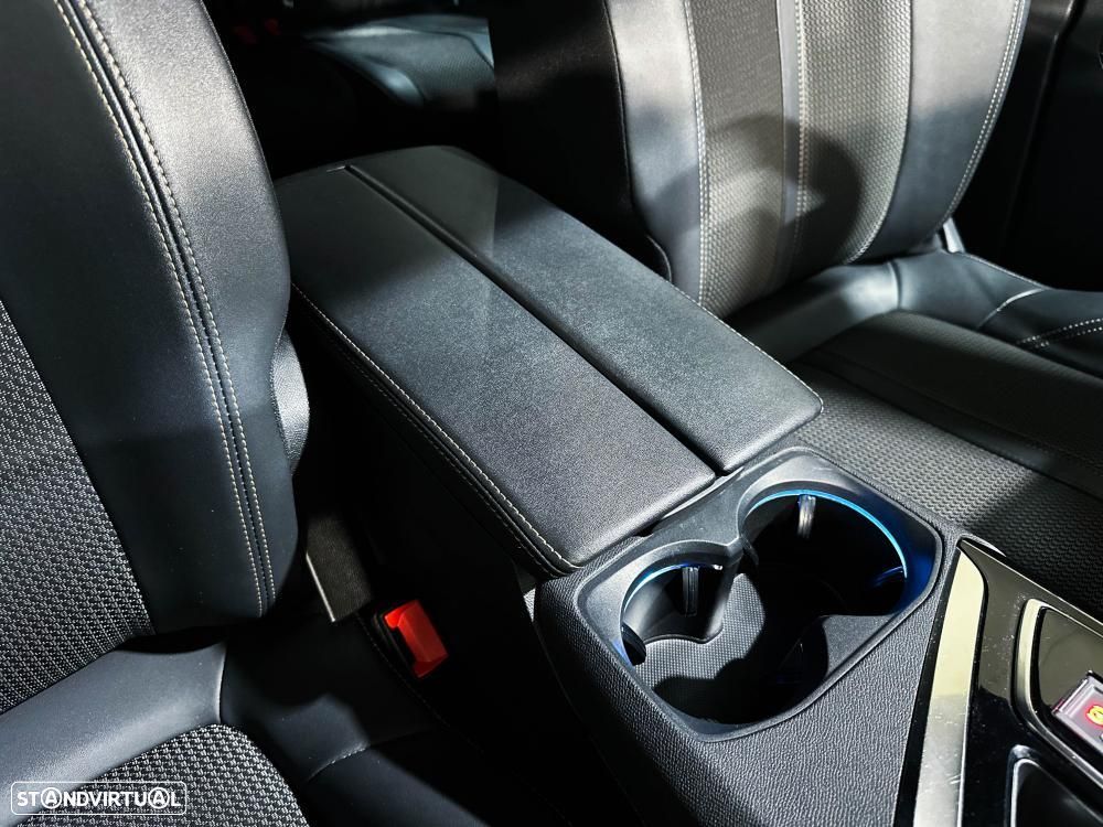 Peugeot 5008 Hybrid 136 e-DSC GT - 25