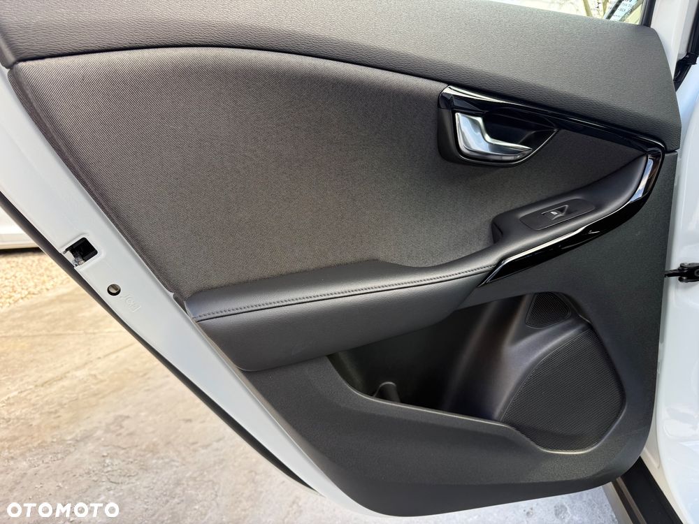 Volvo V40 Cross Country T3 Geartronic Momentum - 31