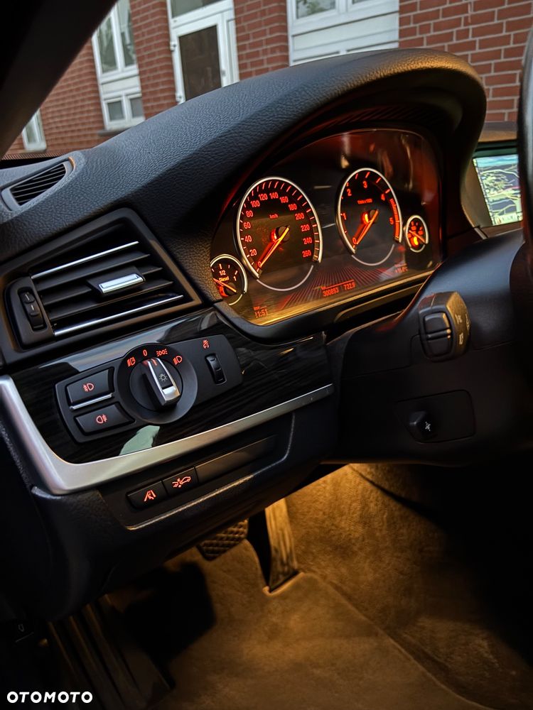 BMW Seria 5 525d xDrive Modern Line - 26