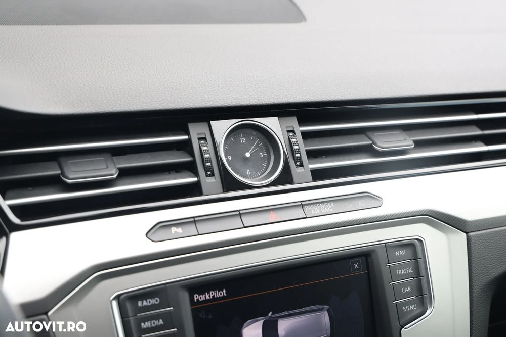 Volkswagen Passat 2.0 TDI Comfortline - 16