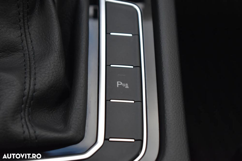 Volkswagen Passat 2.0 TDI DSG Highline - 36