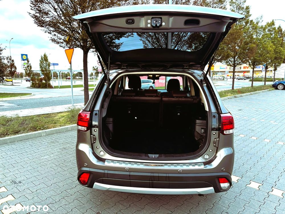 Mitsubishi Outlander Instyle NAVI + - 8
