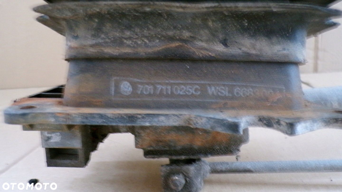 VW TRANSPORTER T4 1.9D LEWAREK WYBIERAK 701711025C - 8