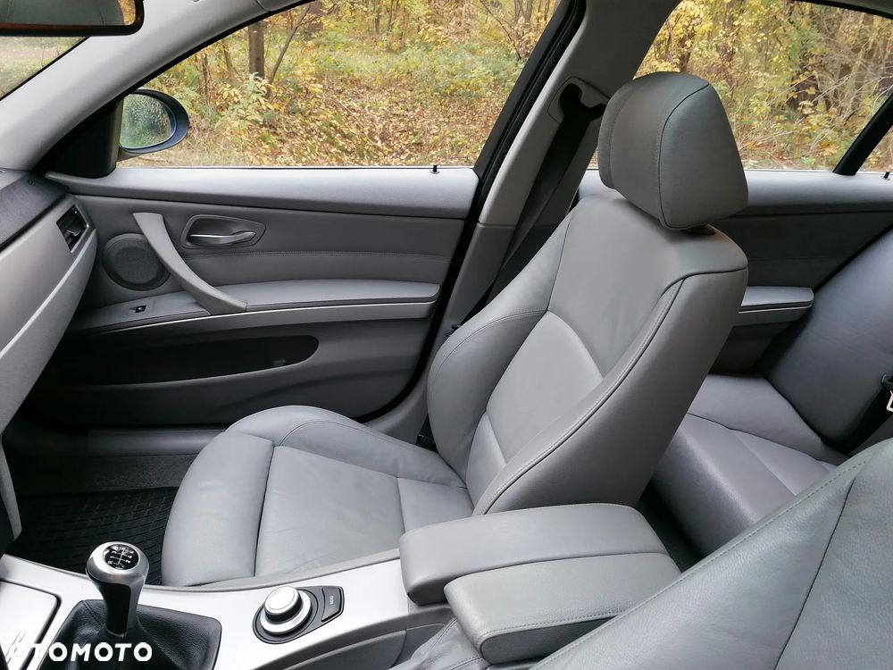 BMW Seria 3 325xi - 22