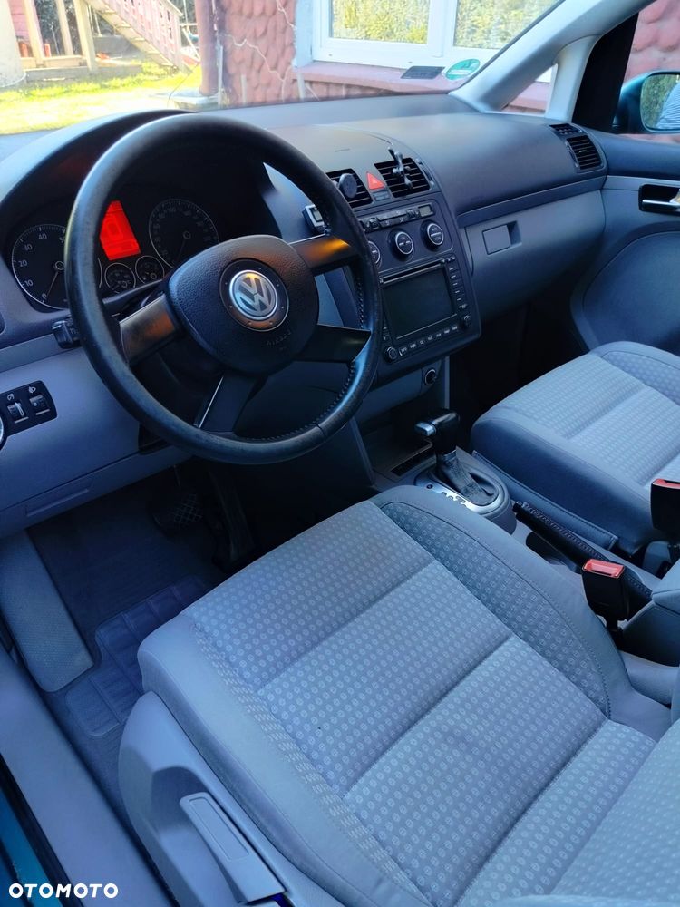 Volkswagen Touran - 25