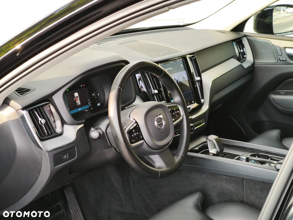 Volvo XC 60 B4 B Plus Dark - 23
