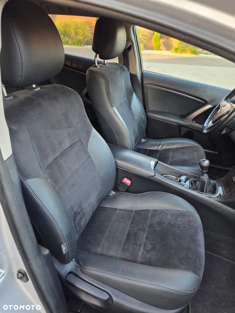 Toyota Avensis 2.0 D-4D Style - 33