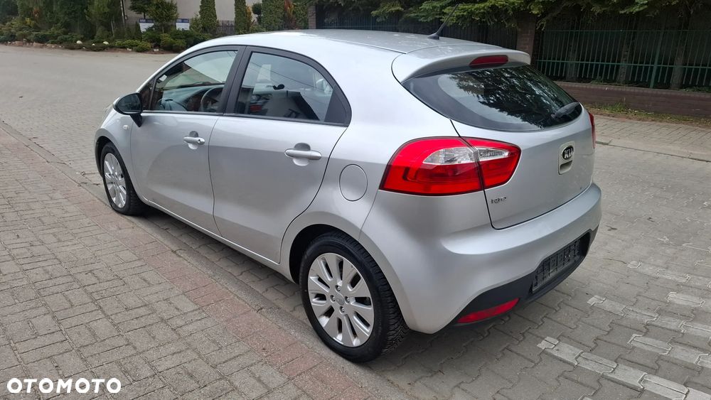 Kia Rio 1.2 Dream Team Edition - 3