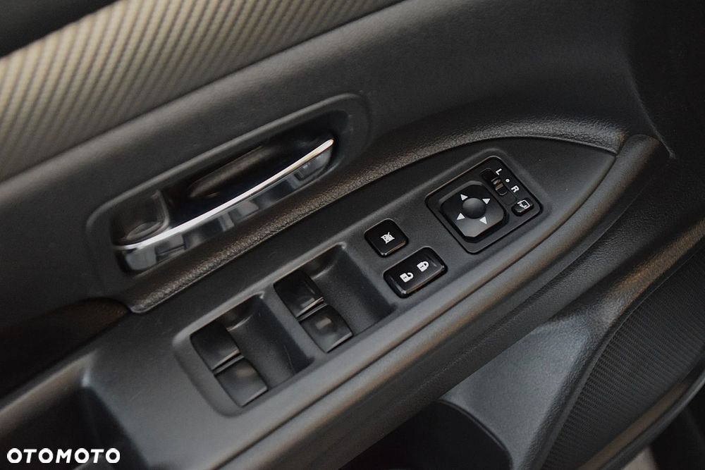 Mitsubishi Outlander 2.2 DI-D 4WD Automatik Diamant Edition+ - 26