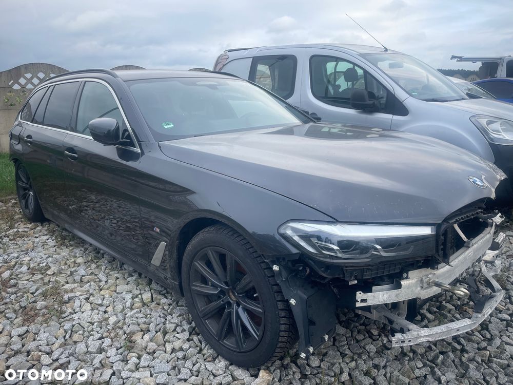 BMW Seria 5 530d xDrive Touring M Sport Edition - 2
