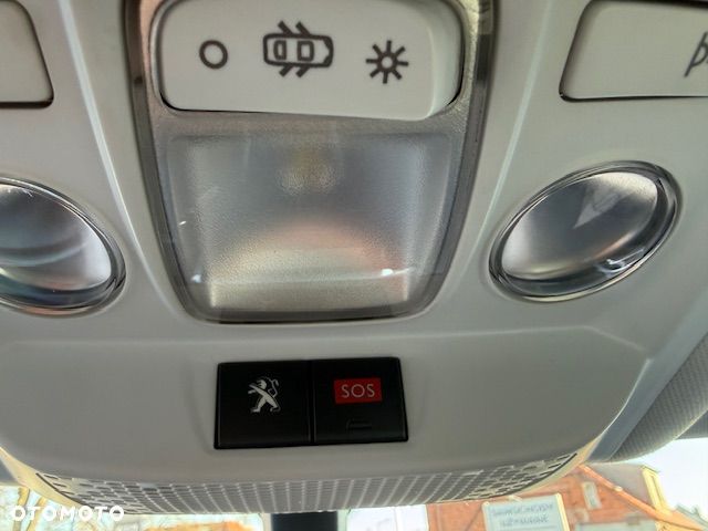 Peugeot 2008 1.2 Pure Tech Style S&S - 22