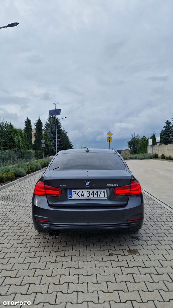 BMW Seria 3 330i xDrive Sport Line - 7