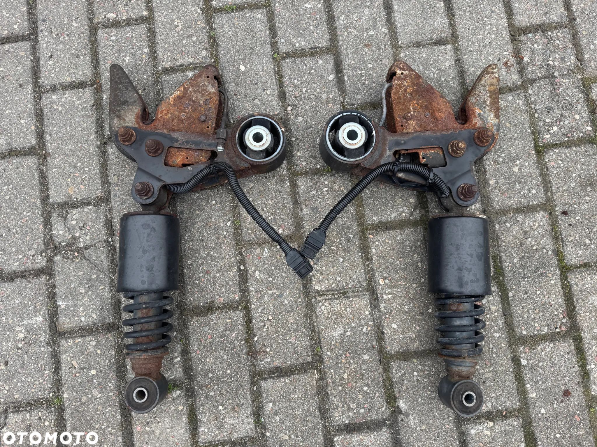 Zamek Amortyzator Zawieszenia Kabiny Mercedes Atego 3 E6 - 1