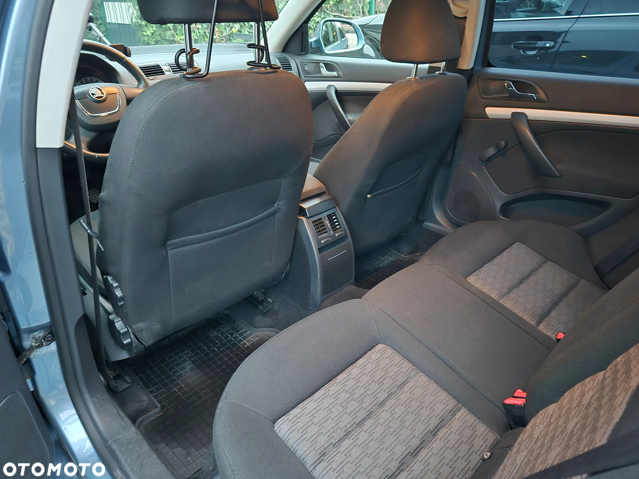Skoda Octavia 1.6 Ambiente - 9