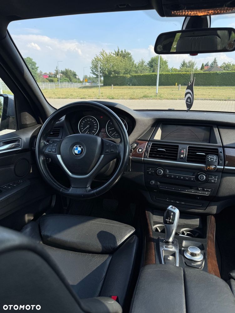 BMW X5 4.8i xDrive - 9