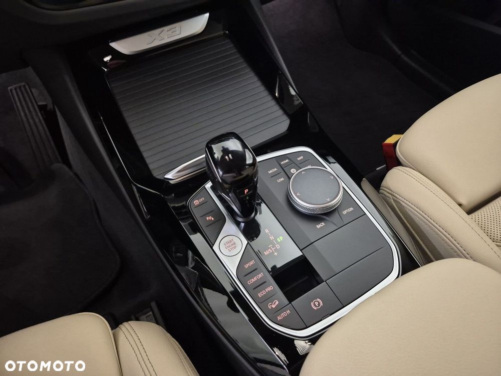 BMW X3 xDrive20i mHEV - 17