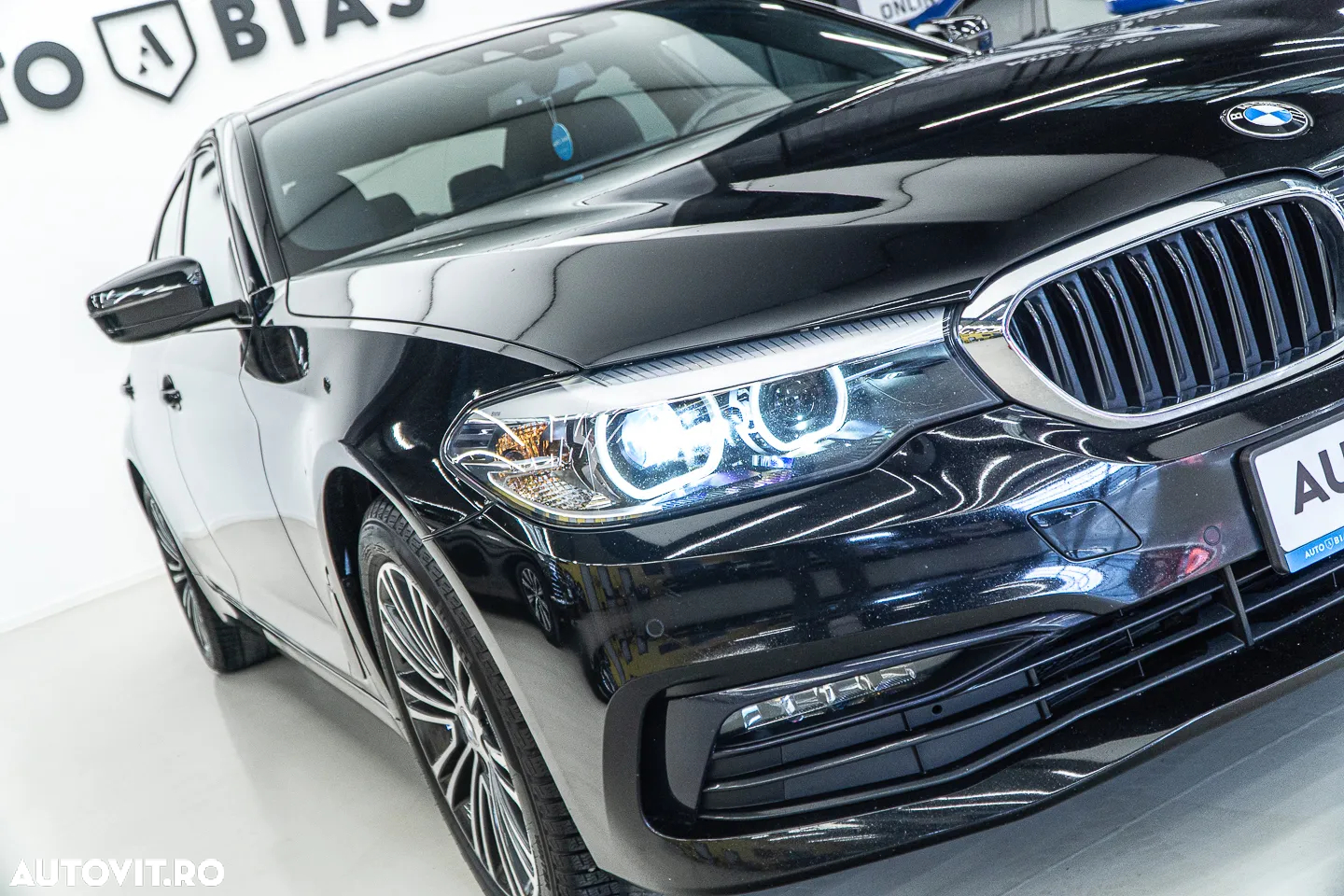 BMW Seria 5 520i Aut. Sport Line - 29