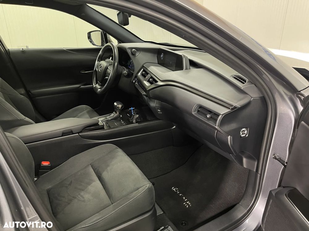 Lexus UX 250h Business Edition - 9