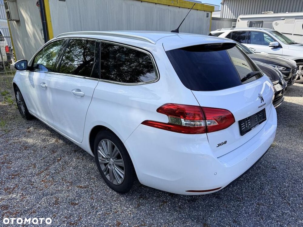 Peugeot 308 BlueHDi 130 EAT8 Allure - 2