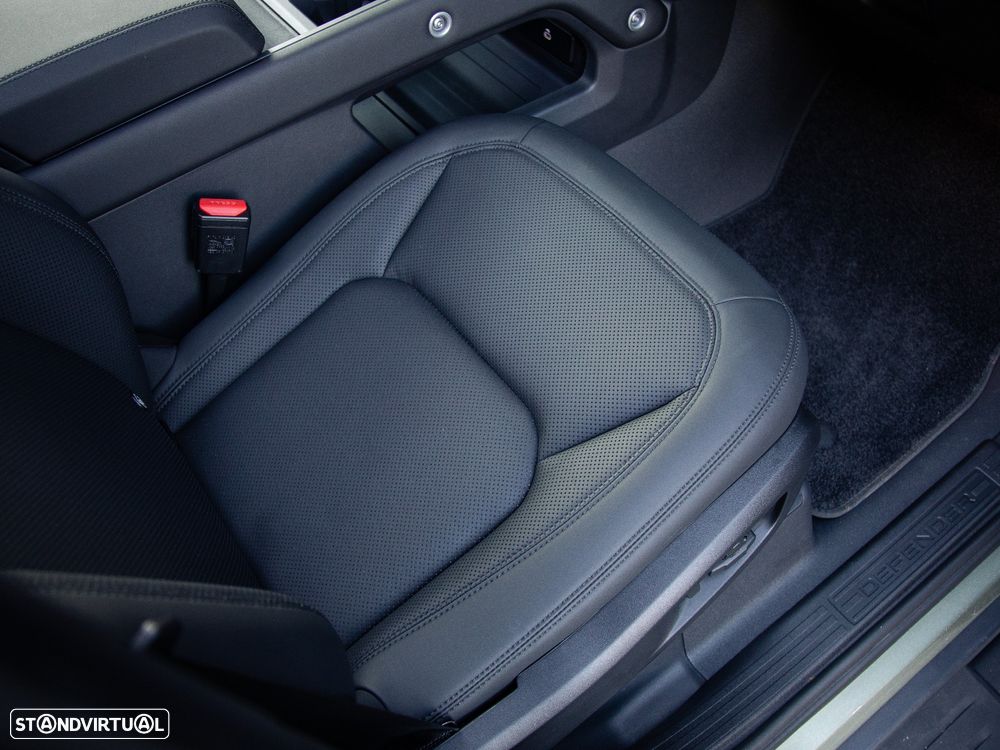 Land Rover Defender 2.0 P300e 110 AWD X-Dynamic SE - 22