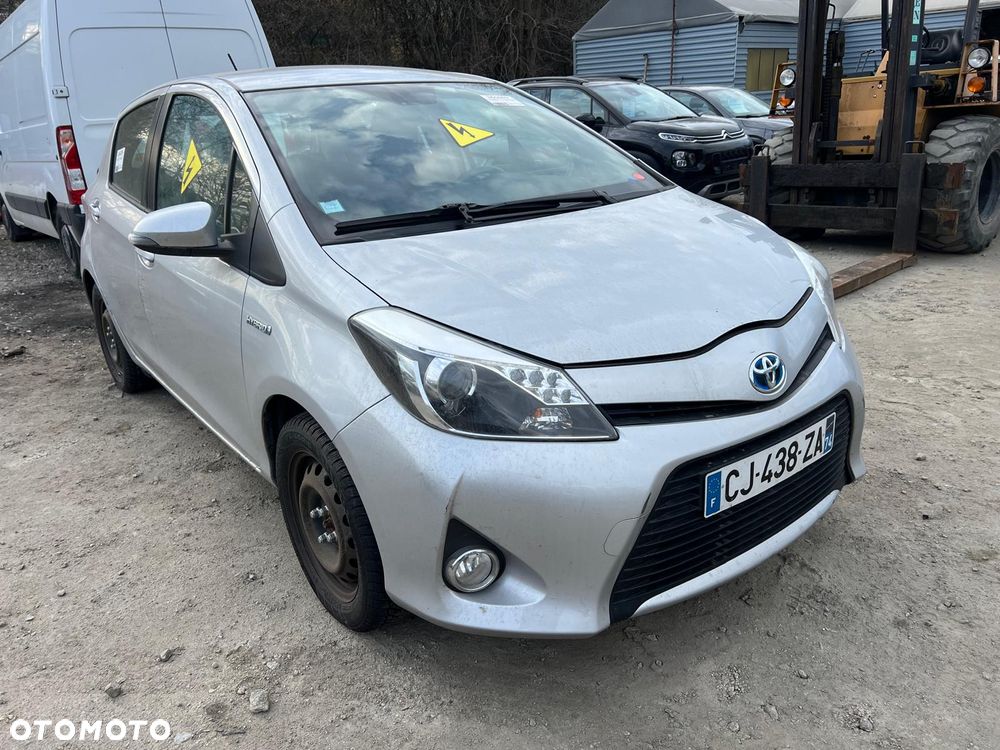Toyota Yaris Hybrid 100 Premium - 2