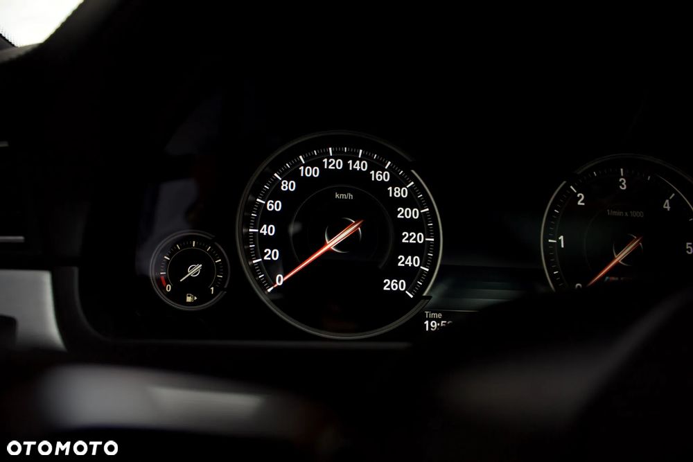 BMW Seria 5 M550d xDrive - 25