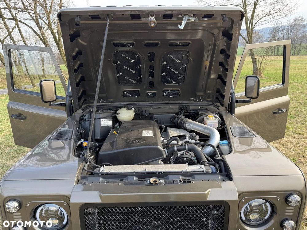Land Rover Defender - 9