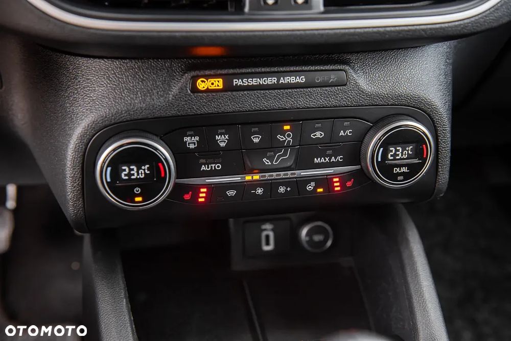 Ford Focus 1.5 EcoBlue Start-Stopp-System TITANIUM - 21