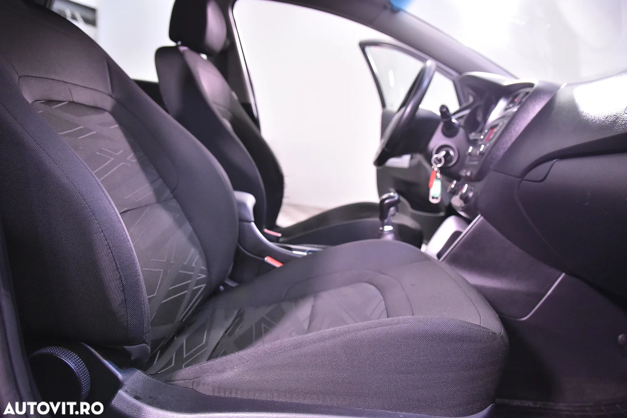 Kia Ceed - 11