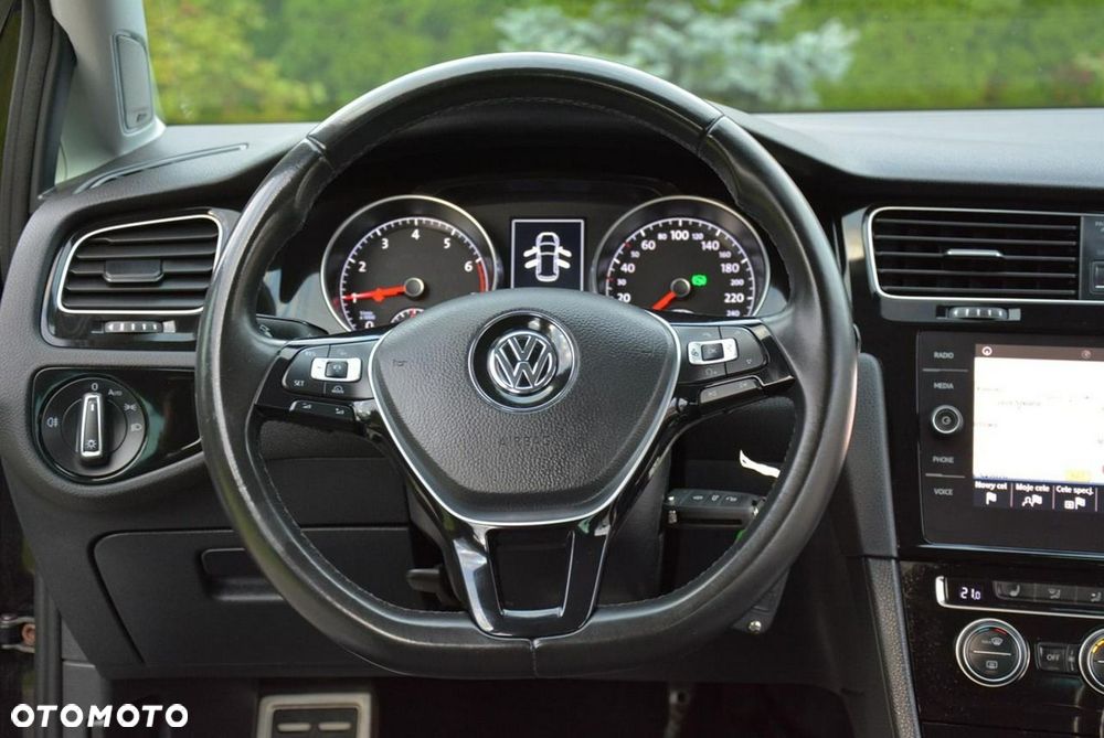 Volkswagen Golf 1.5 TSI ACT DSG Sound - 23