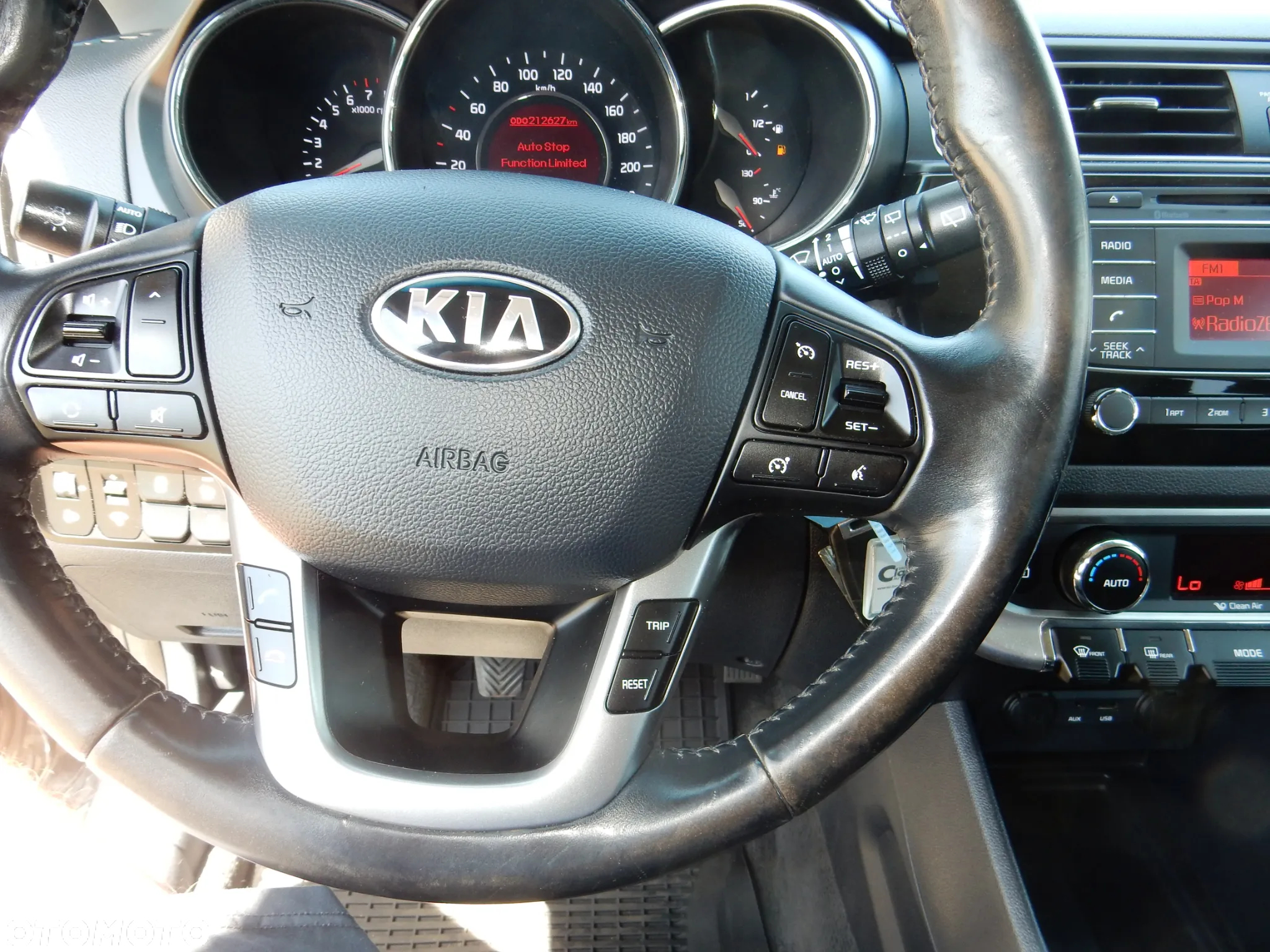 Kia Rio - 12