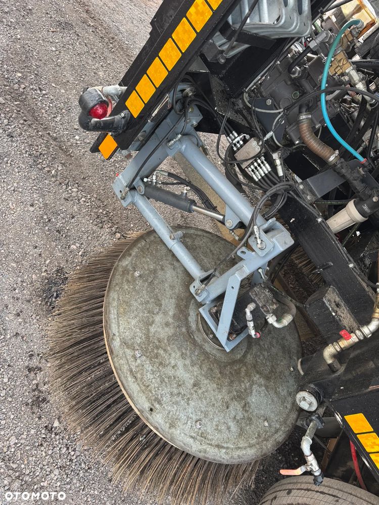 Aebi Schmidt BRODDWAY SENIOR 2000 / JAK NOWA BEZ ADBLU I DPF - 12