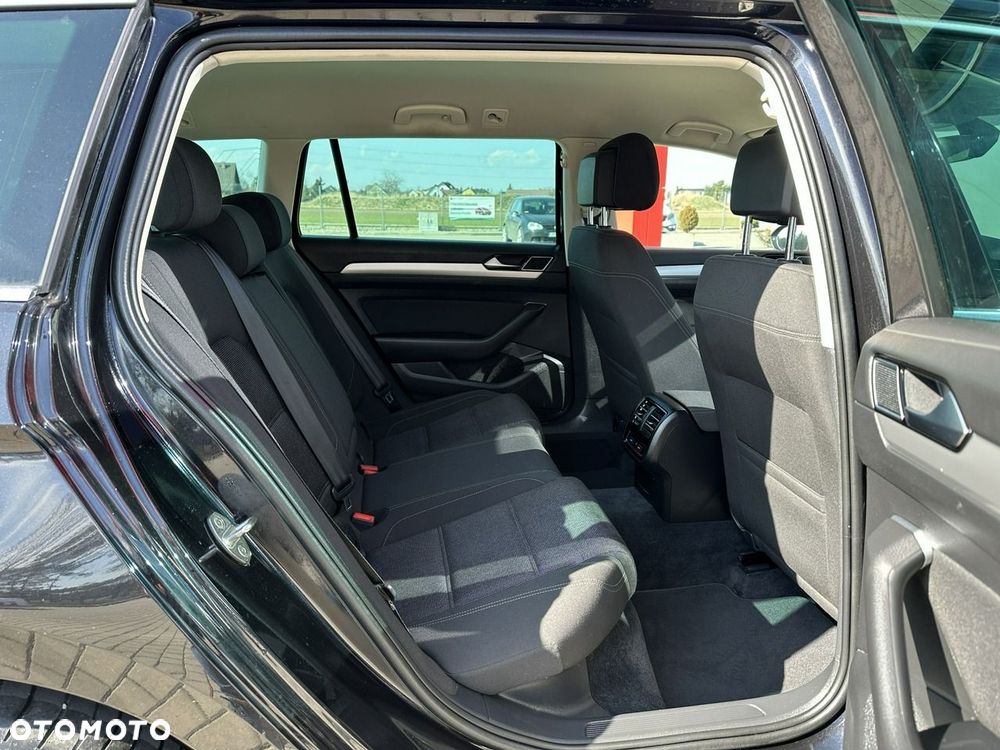 Volkswagen Passat Variant 2.0 TDI SCR Comfortline - 15