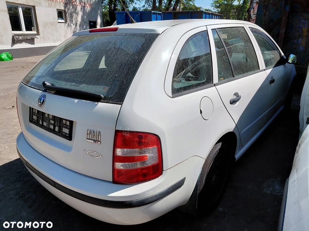 Na części: Skoda Fabia Combi  Rok 2007 Pojemność 1390 Moc 59 Benzyna - 7