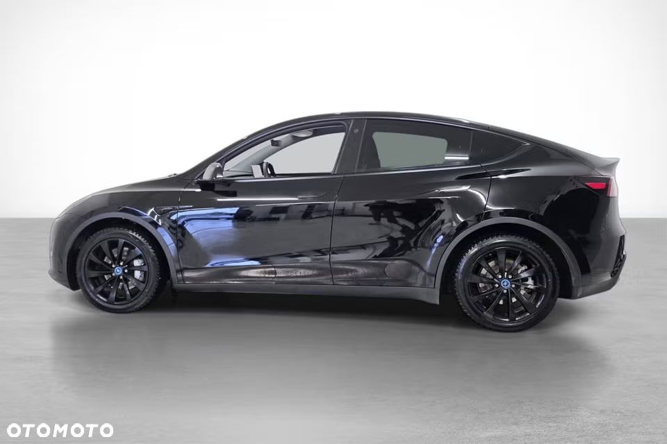 Tesla Model Y Long Range AWD - 3