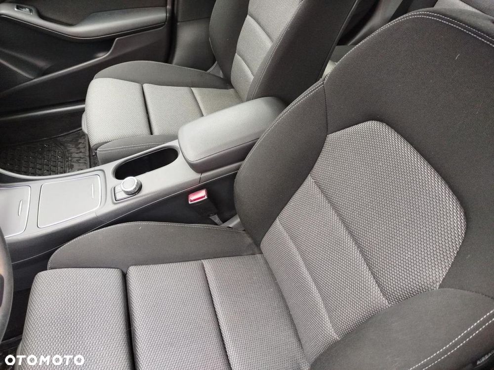 Mercedes-Benz GLA - 11