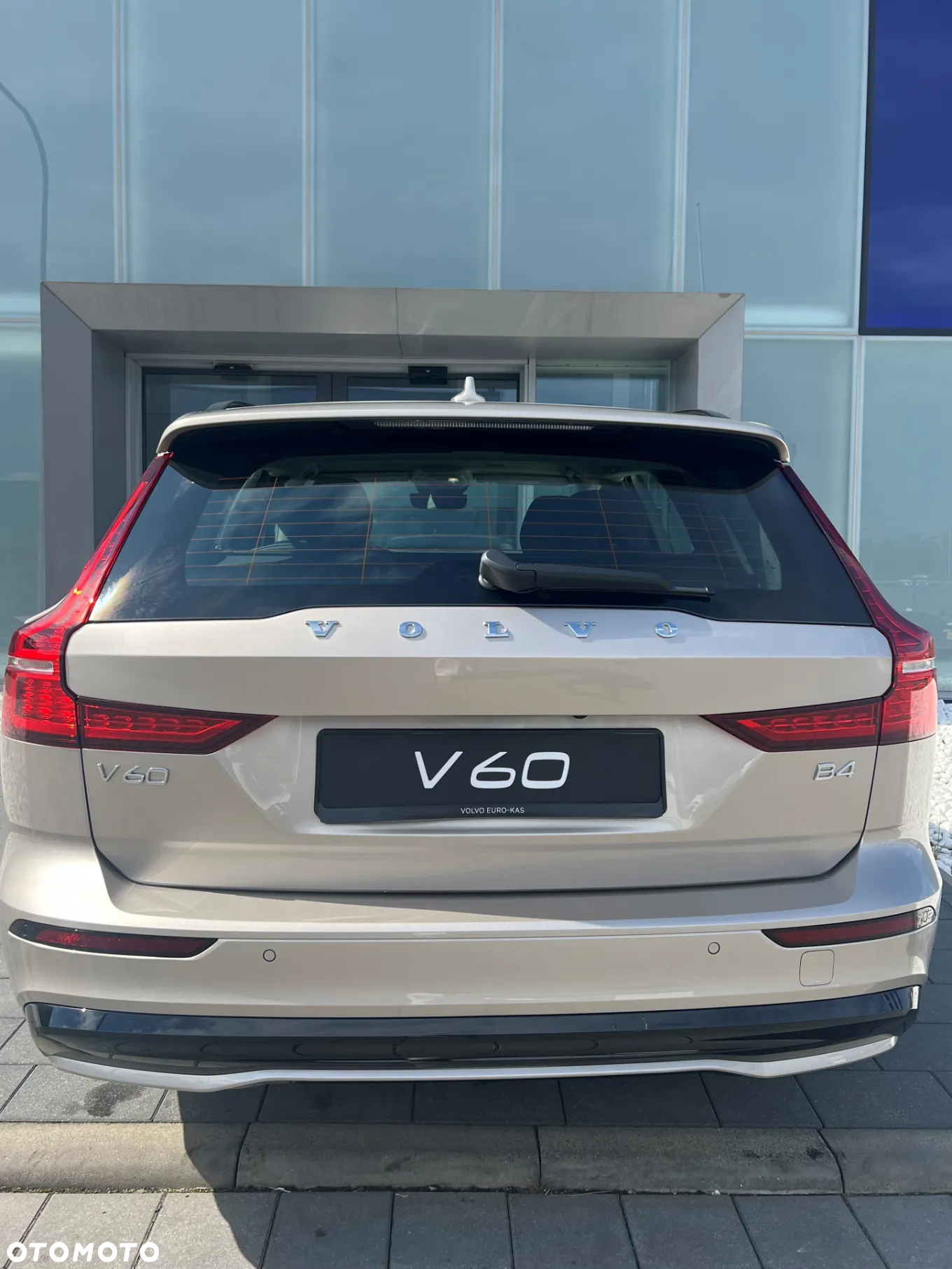 Volvo V60 B4 B Plus Dark - 10