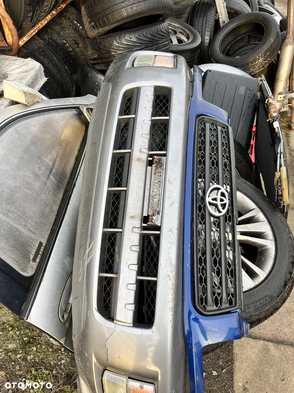 GRILL ATRAPA CHŁODNICY I LISTWA POD REFLEKTORY TOYOTA RAV4 2004-2005r.