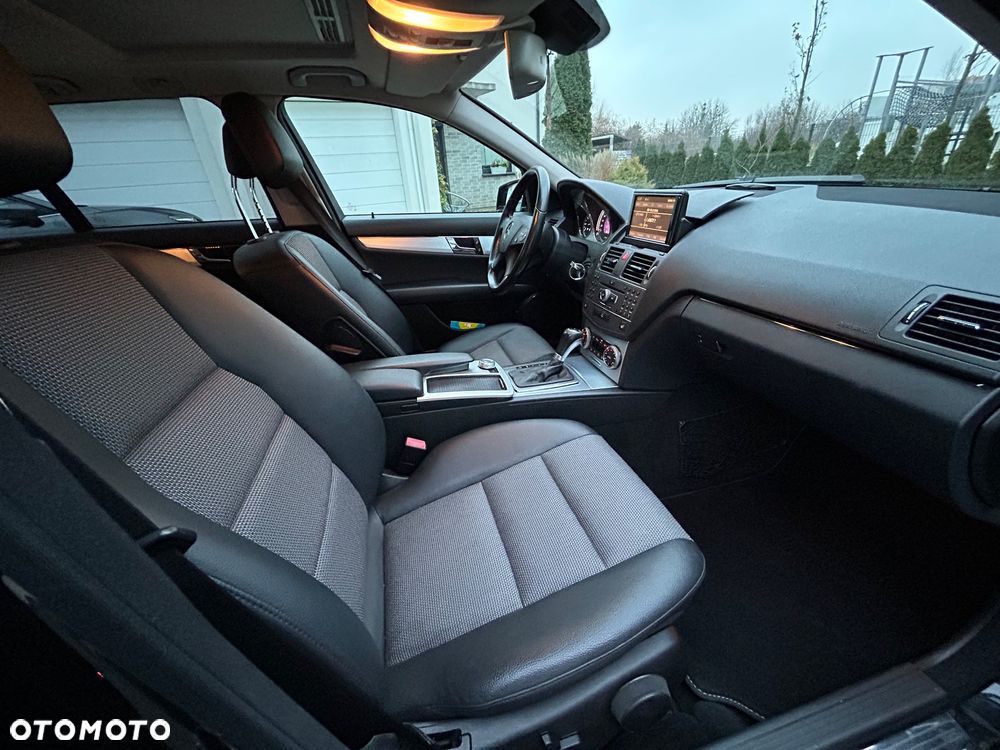Mercedes-Benz Klasa C 350 CDI DPF 4Matic 7G-TRONIC BlueEFFICIENCY Elegance - 22