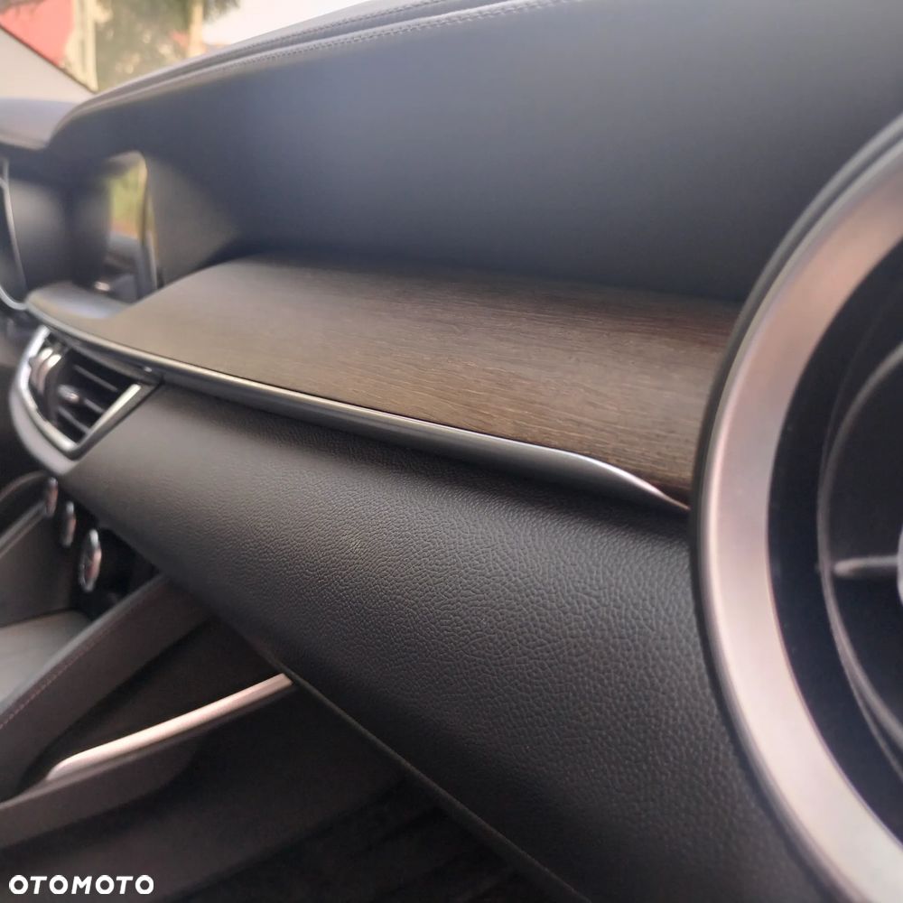 Alfa Romeo Stelvio - 17