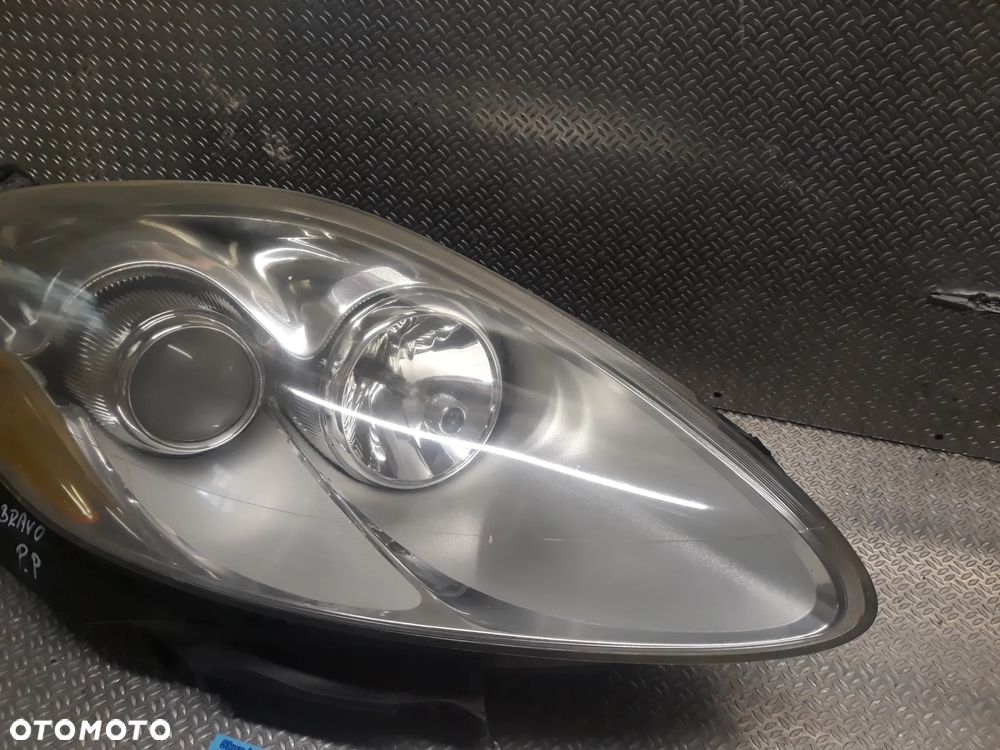 LAMPA PRAWY PRZÓD FIAT BRAVO II SOCZEWKA 51757534 - 2
