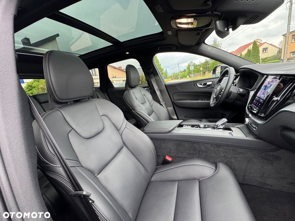 Volvo XC 60 T8 AWD Ultra Black Edition - 23