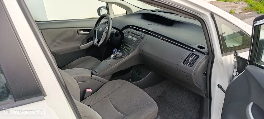 Toyota Prius 1.8 - 9