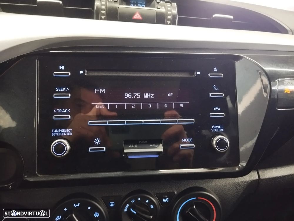 Toyota Hilux 2.4 D-4D 4WD CD CM - 19